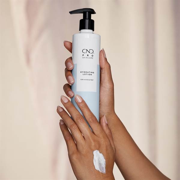CND™ Glow & Repair Kit – Kit Cura Unghie e Mani con Omaggio Borraccia Termica